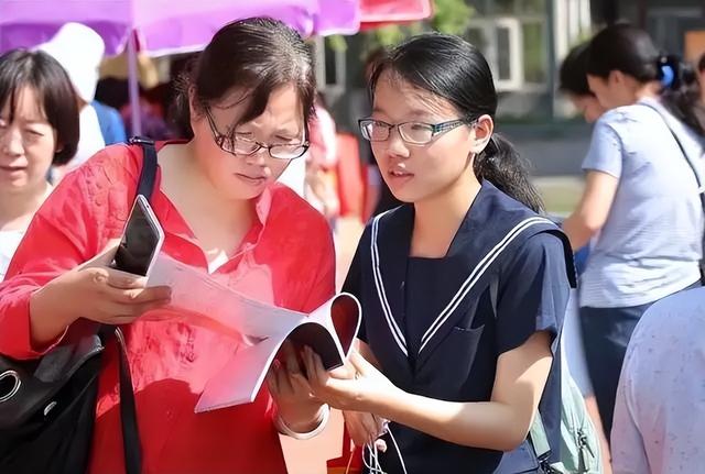 大学生票选本科“最水”专业，文科专业包揽前十，第一常年被吐槽