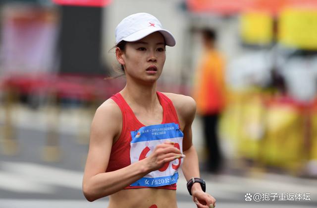 一路赢到底！竞走女神杨家玉圆梦巴黎奥运 身披国旗庆祝又美又飒