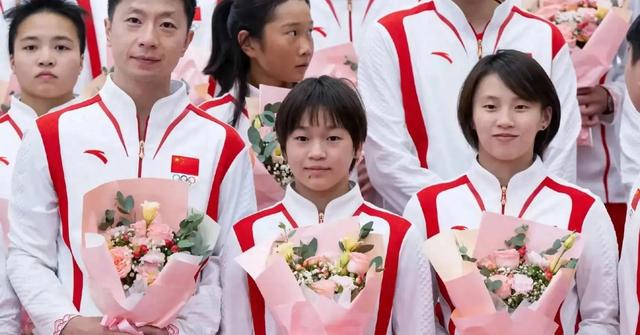 顺利抵达澳门，陈芋汐、全红婵、马龙、张雨霏、孙颖莎齐聚一堂