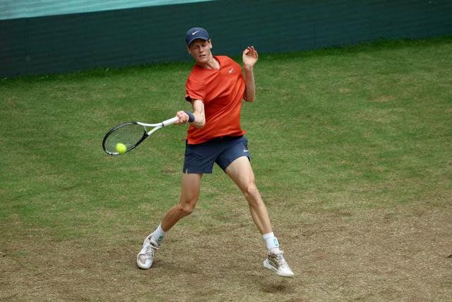 网球——ATP500哈雷站：辛纳夺冠(3)