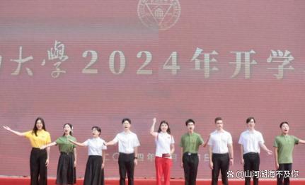 张雨霏开学了，亮相东南大学开学典礼，午餐花十元手抓饼还有豆浆