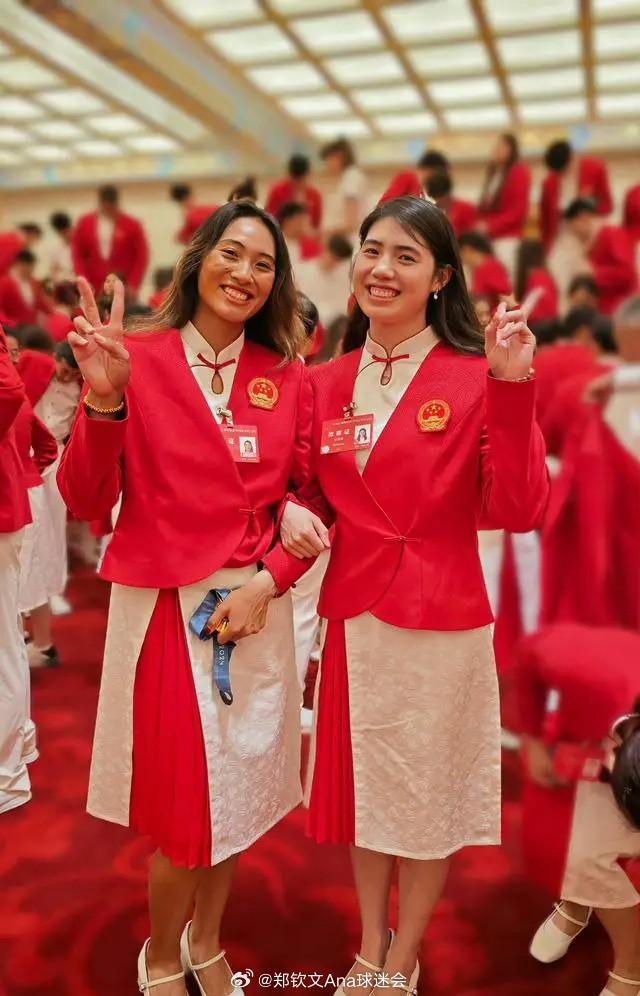 中网女单：好友重逢，张雨霏将担任今晚郑钦文比赛的挑边嘉宾