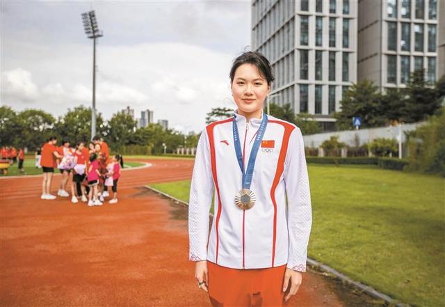 “我要做一个向日葵女孩”——专访巴黎奥运会女子游泳铜牌获得者汤慕涵